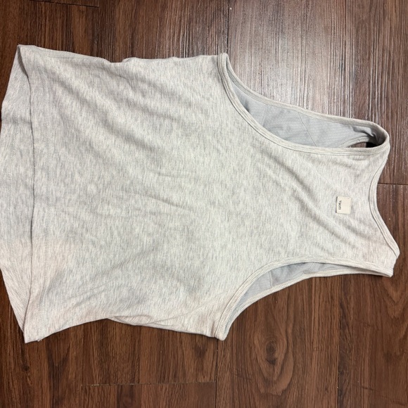 Vuori Ribbed Pose Plyo Tank gray Heather Size Small - Picture 3 of 4